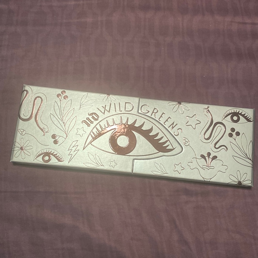 urban decay, wild greens,eyeshadow palette new only one shadow was swatched